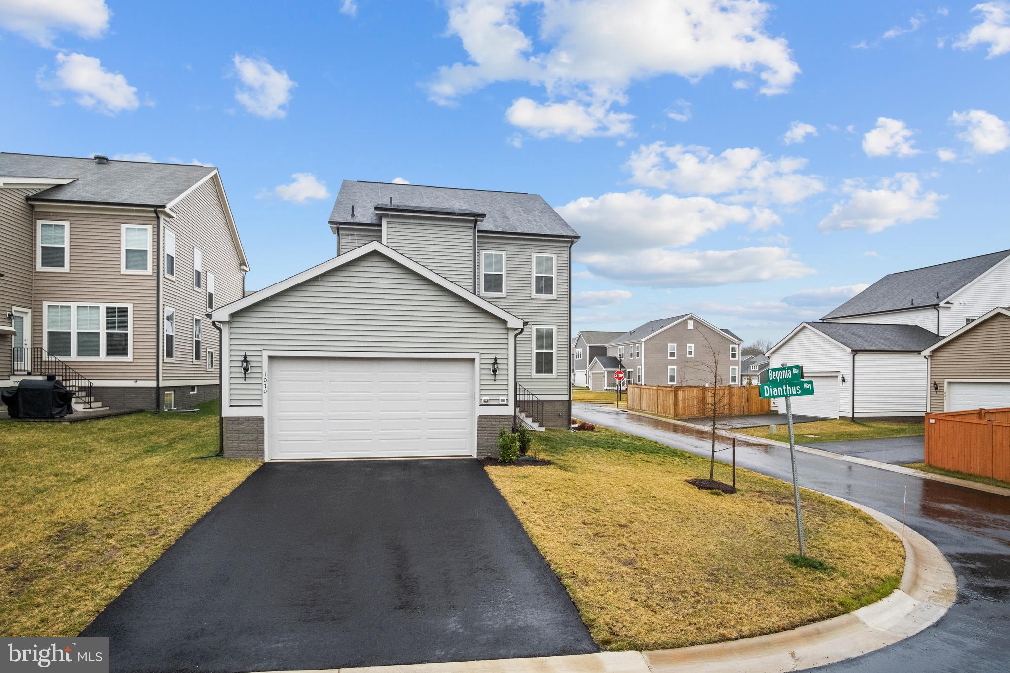 1070 BASSWOOD DR