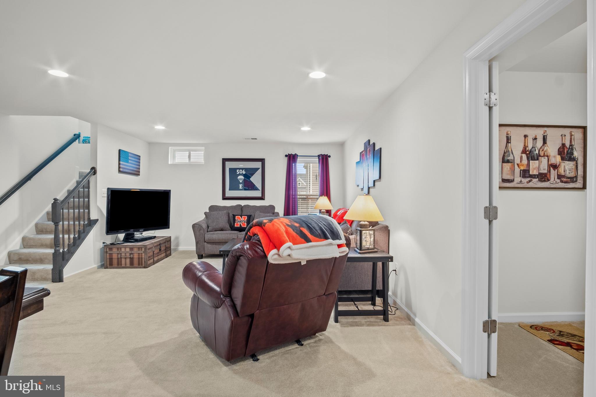 1070 BASSWOOD DR