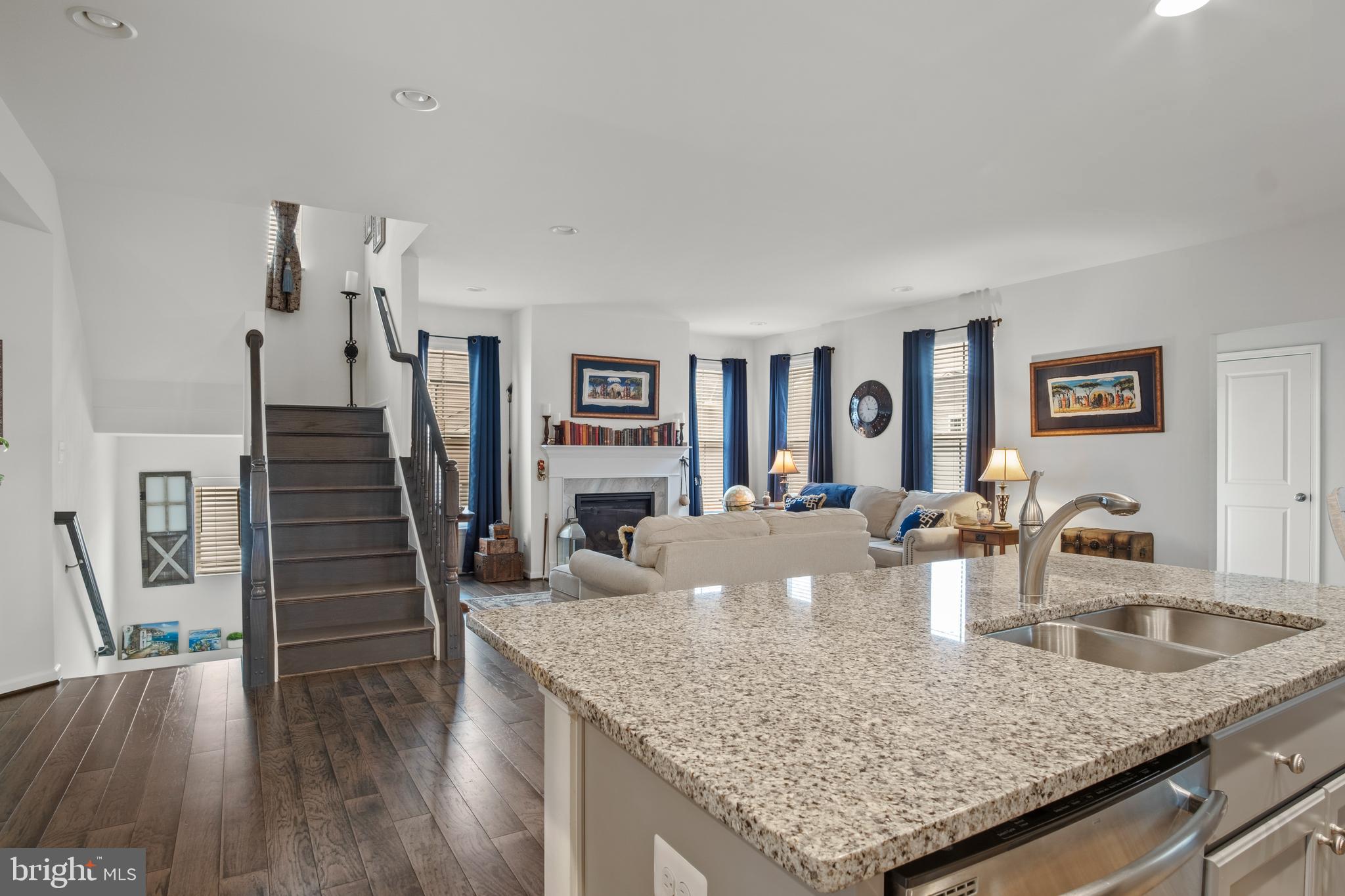 1070 BASSWOOD DR
