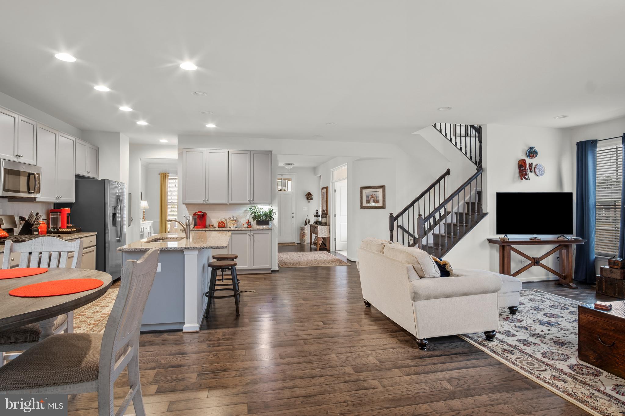 1070 BASSWOOD DR