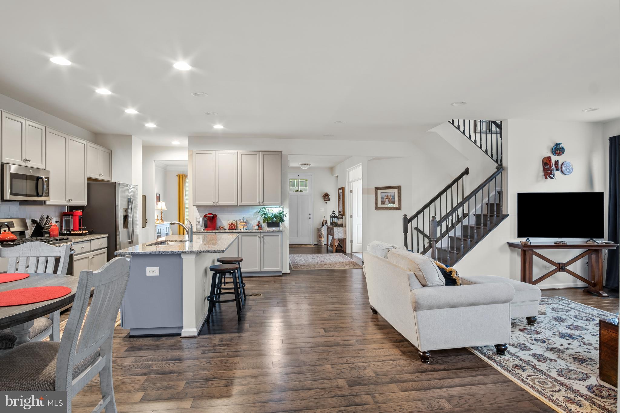 1070 BASSWOOD DR