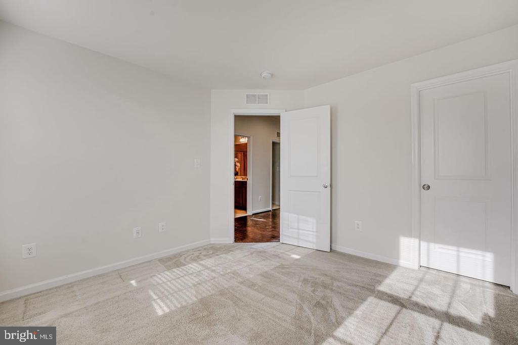 317 FOXGLOVE WAY