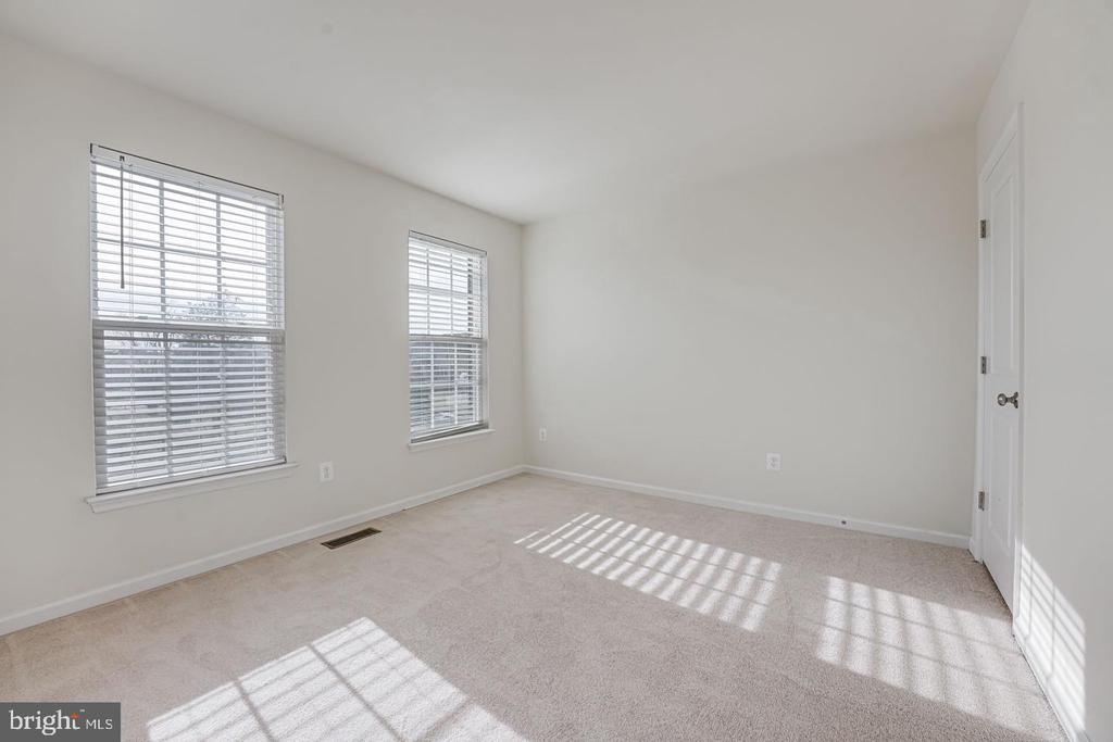 317 FOXGLOVE WAY