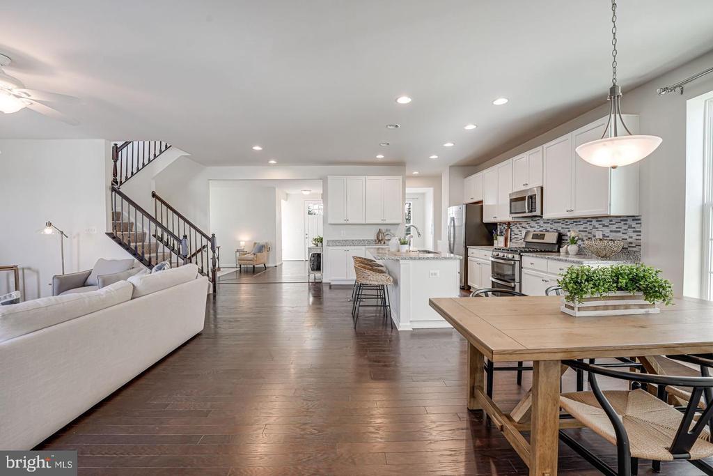 317 FOXGLOVE WAY