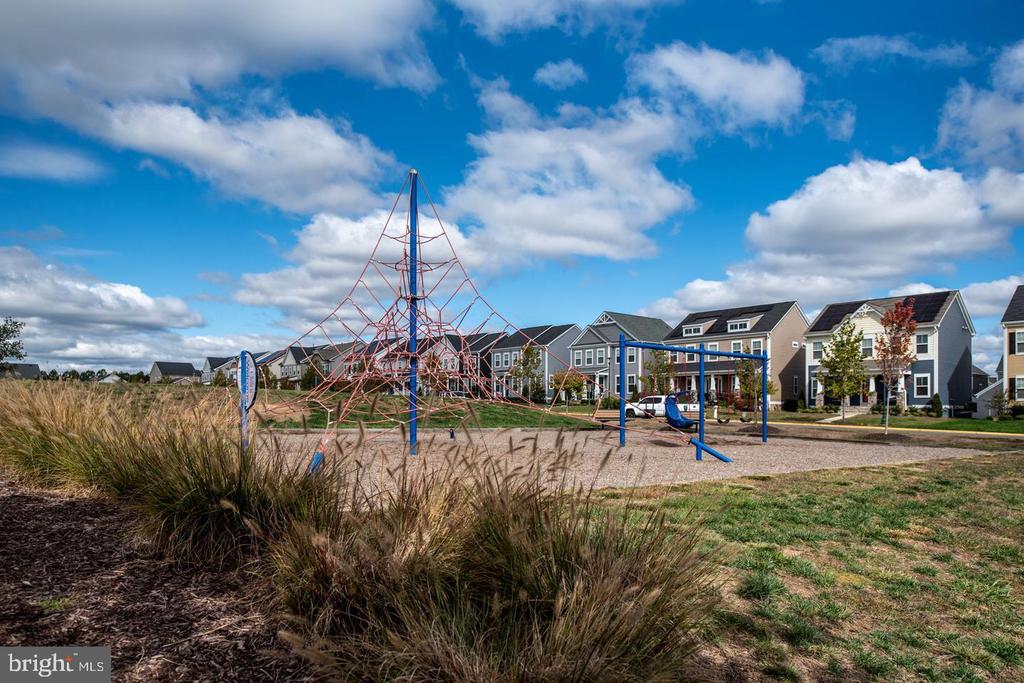 317 FOXGLOVE WAY