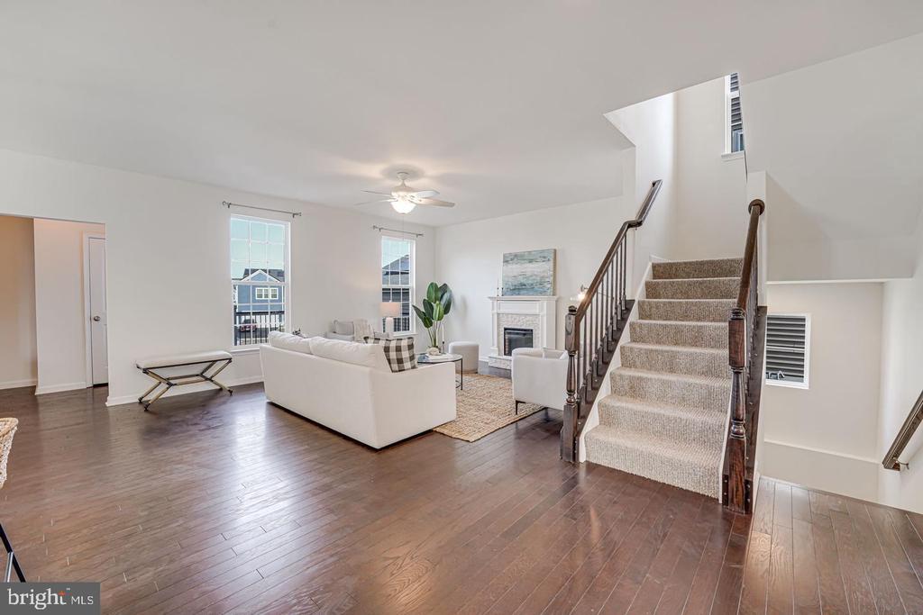 317 FOXGLOVE WAY