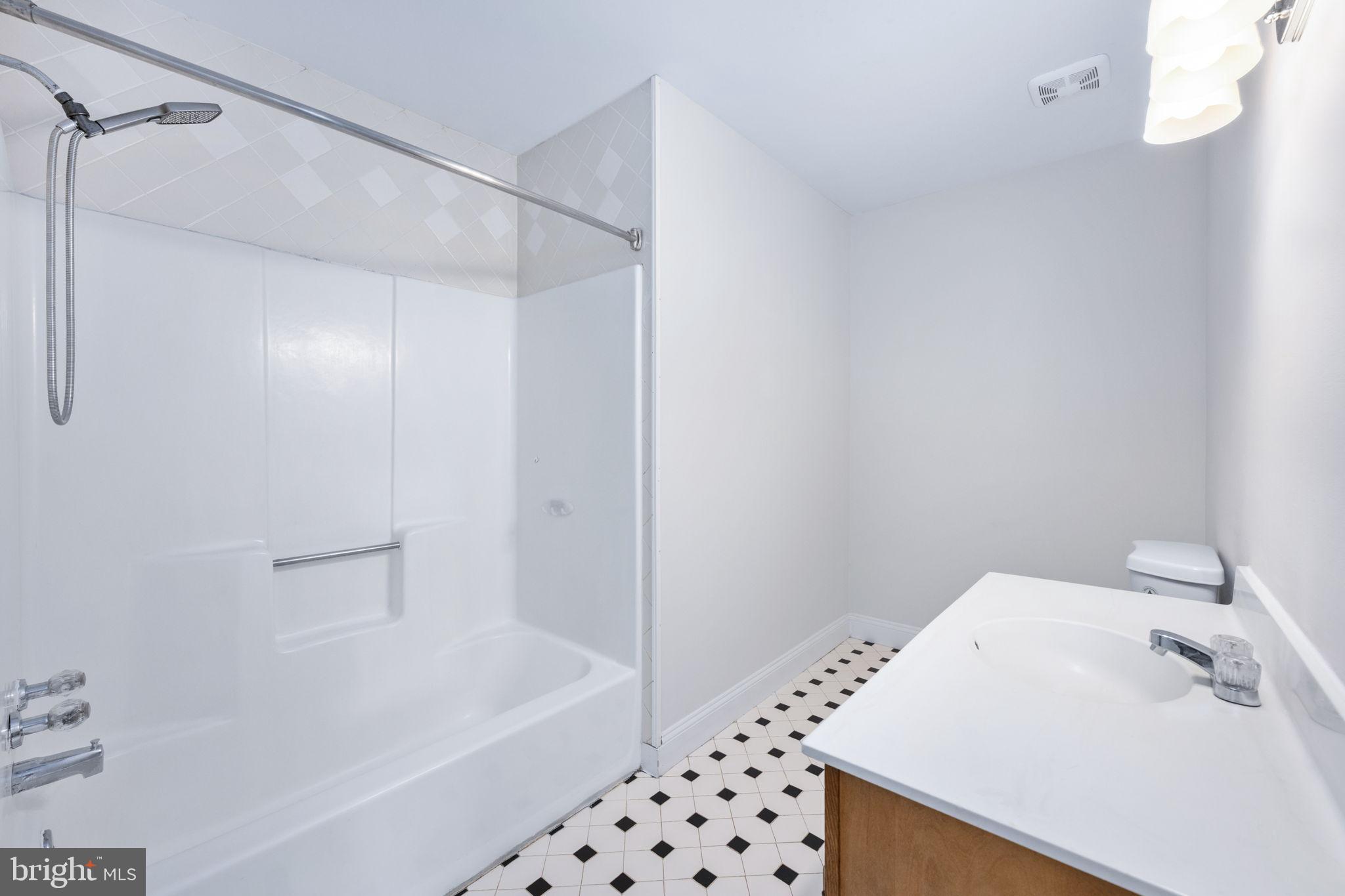 113 Powhatan Ct #105