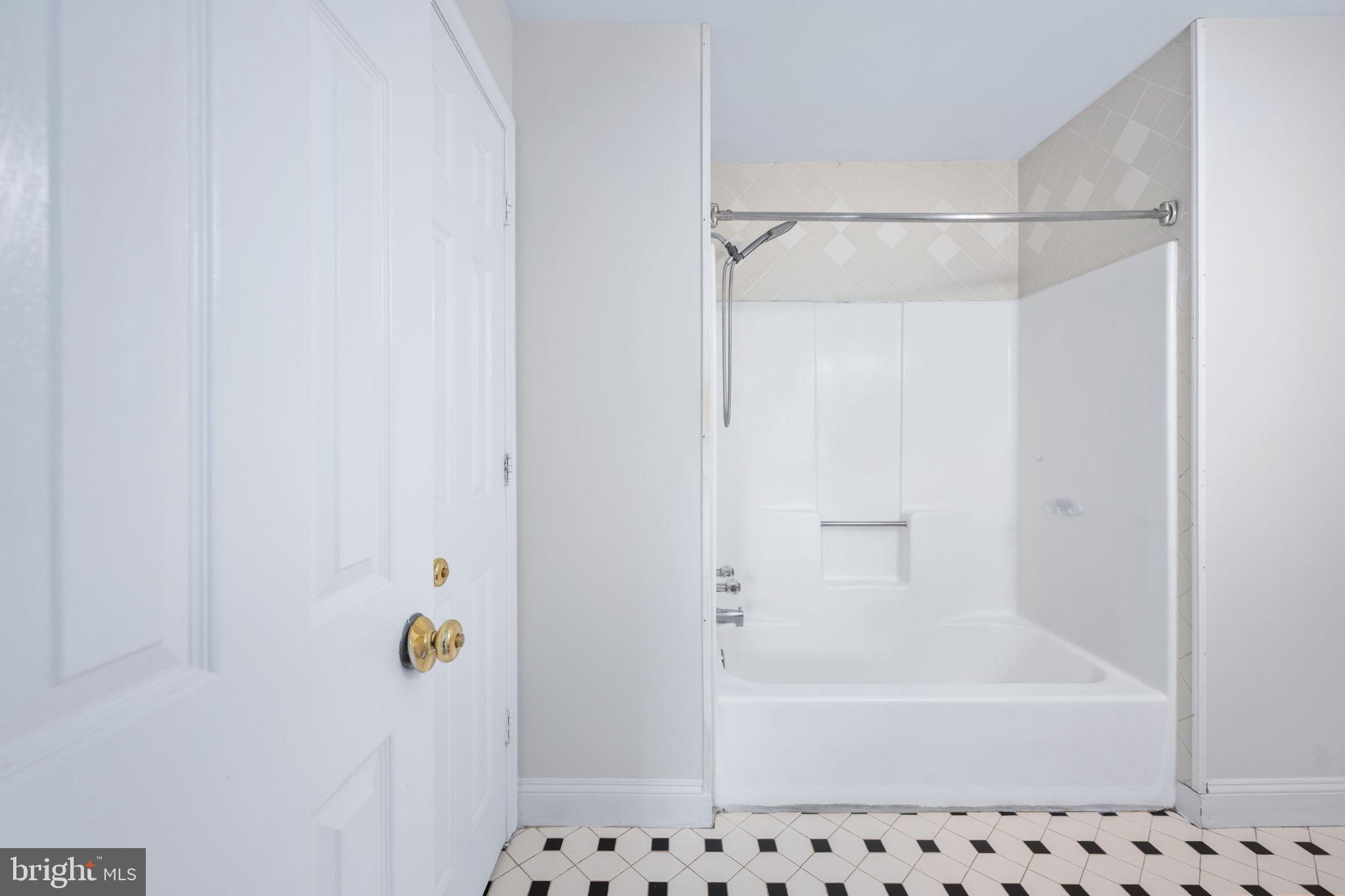 113 Powhatan Ct #105