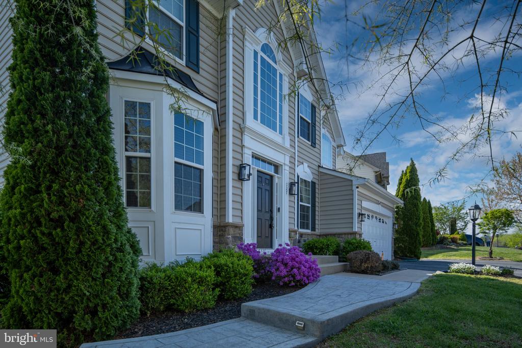 127 COACHMAN CIRCLE