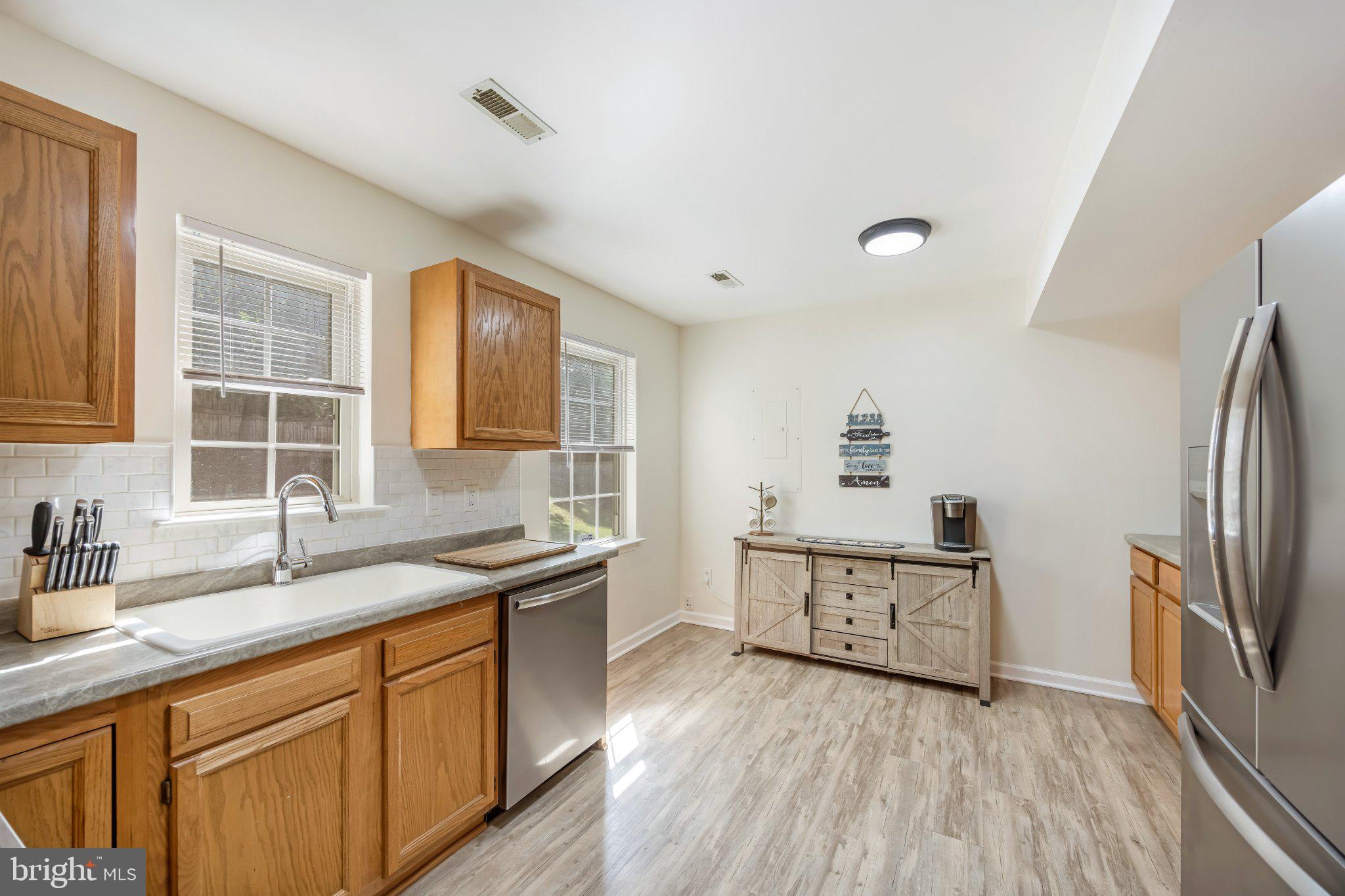 36 PLUMOSA DRIVE