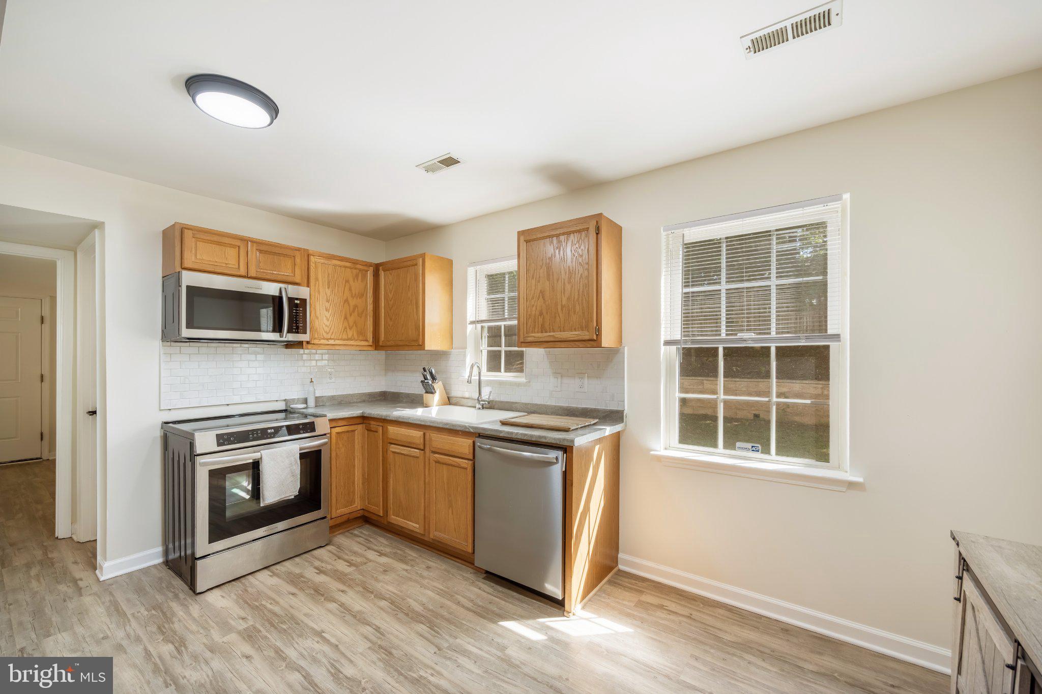 36 PLUMOSA DRIVE