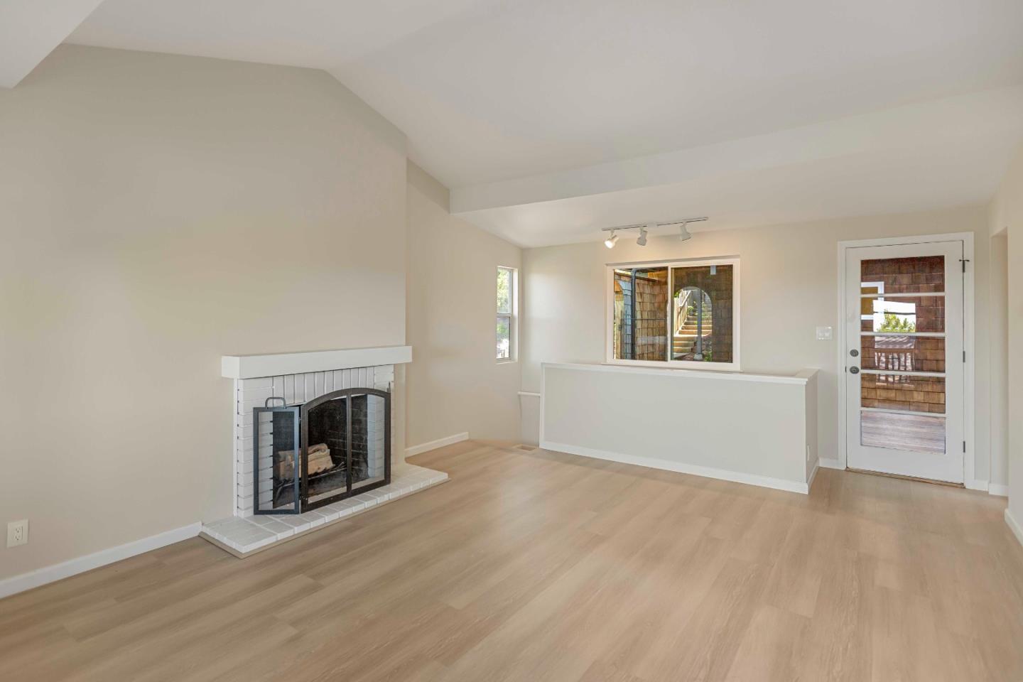 109 Cleland AVE