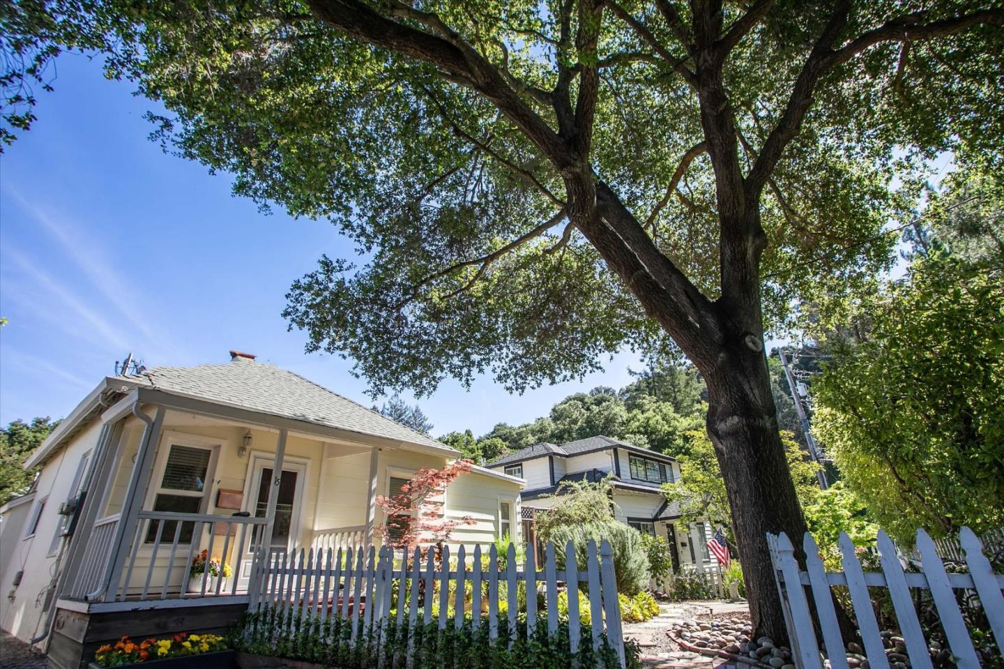 15&15 1/2 Stacia Street 2