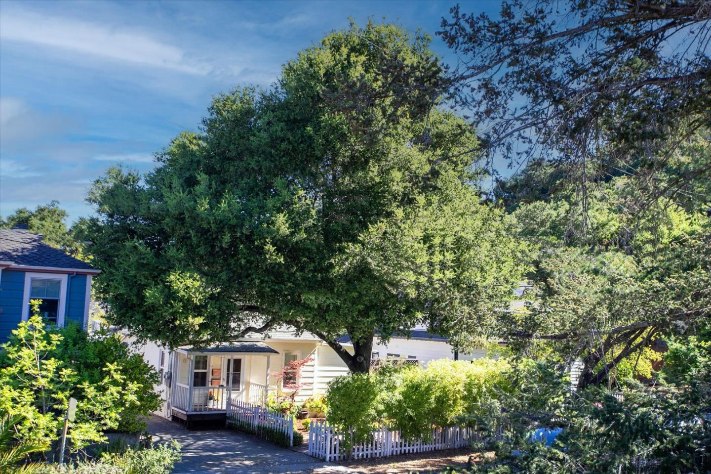 15&15 1/2 Stacia Street 2