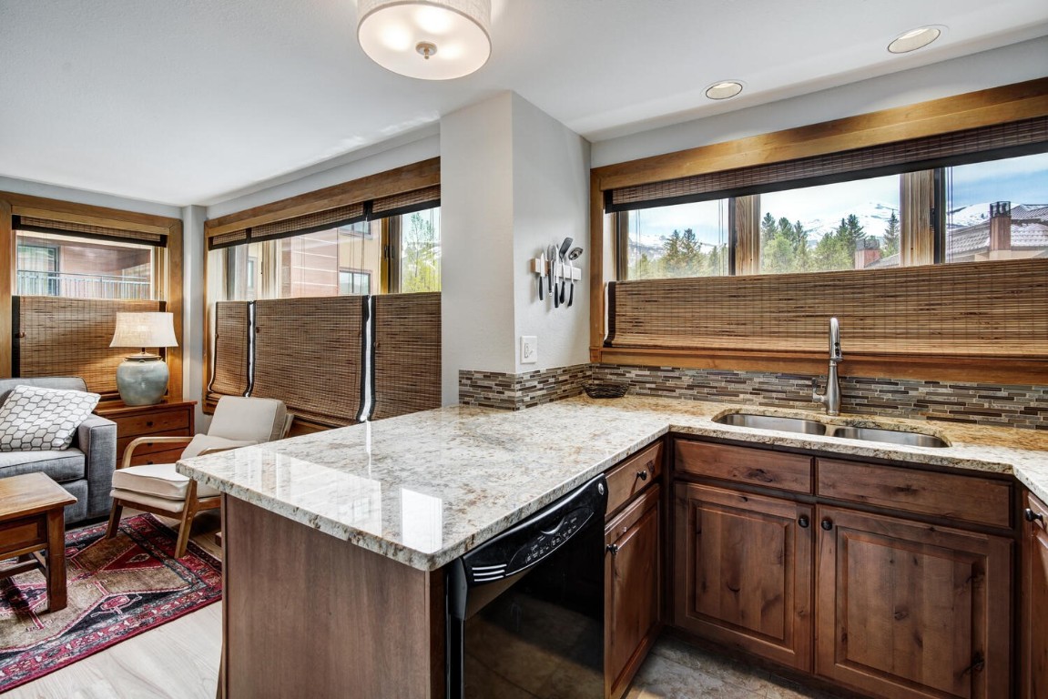 535 S Park AVENUE 206