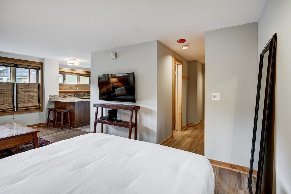 535 S Park AVENUE 206