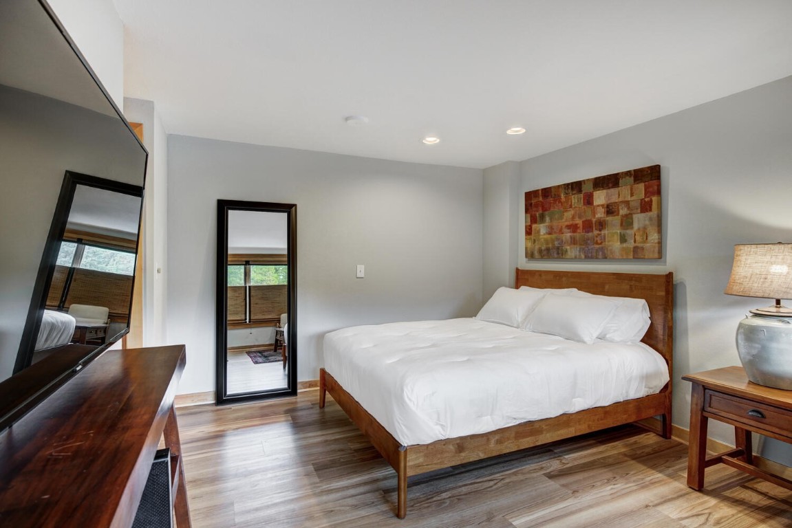 535 S Park AVENUE 206