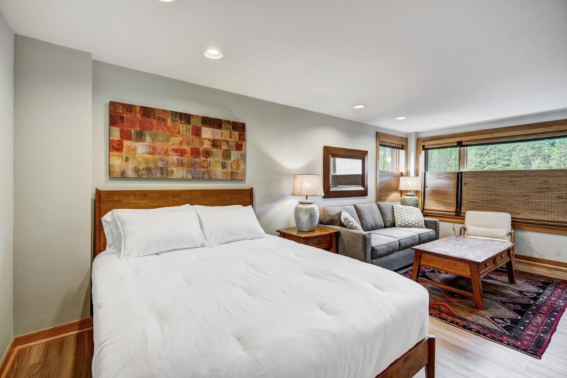 535 S Park AVENUE 206