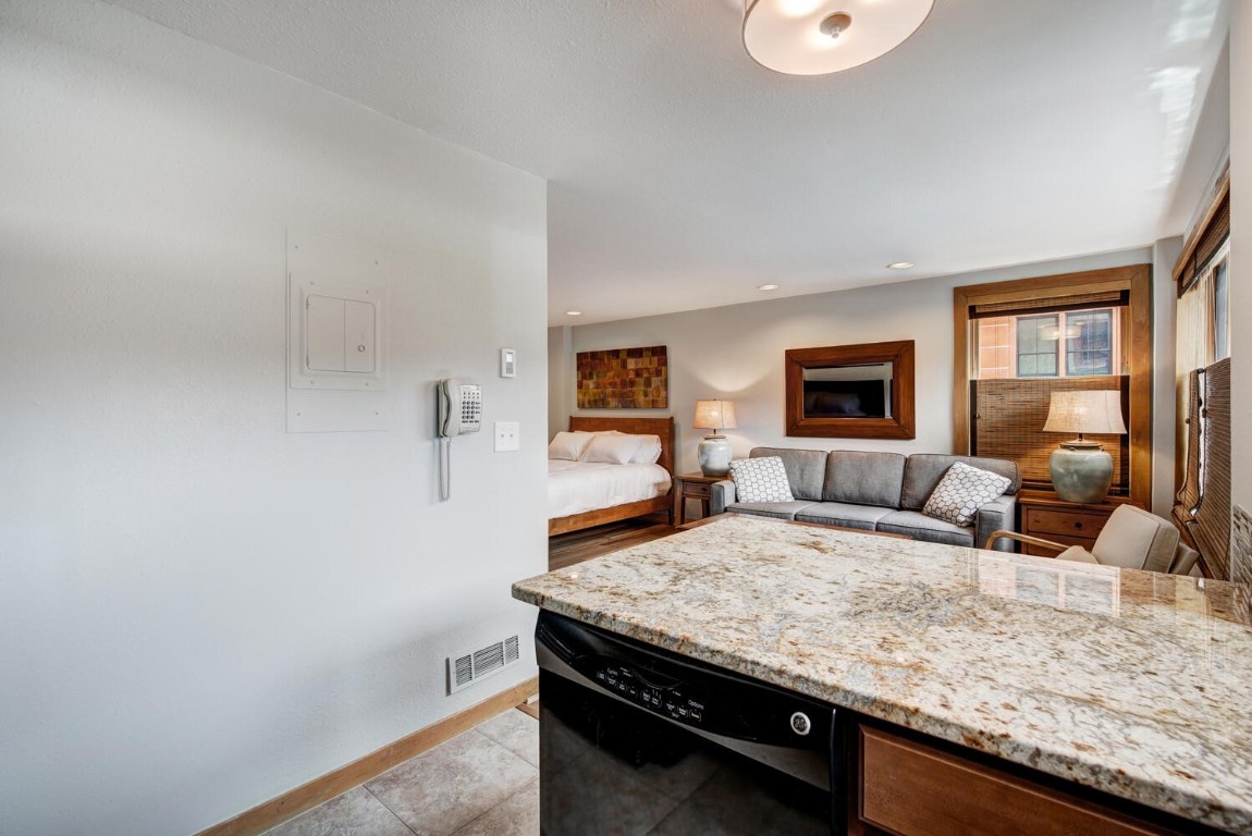 535 S Park AVENUE 206