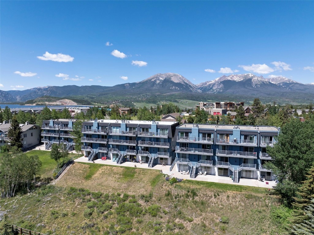 330 E La Bonte STREET 10