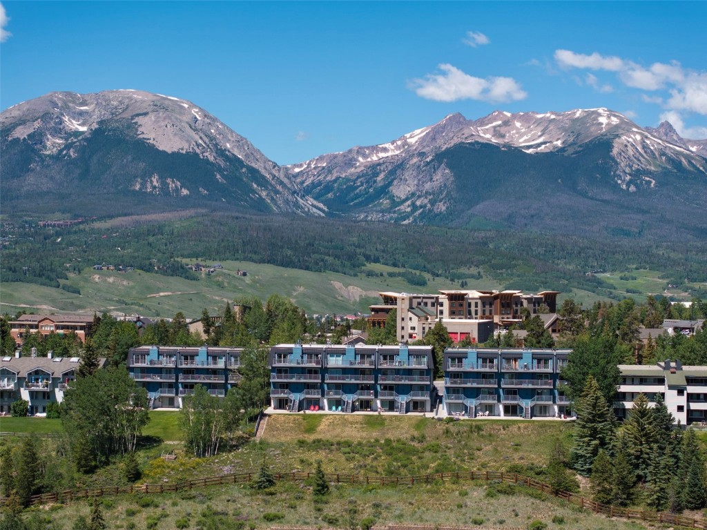 330 E La Bonte STREET 10