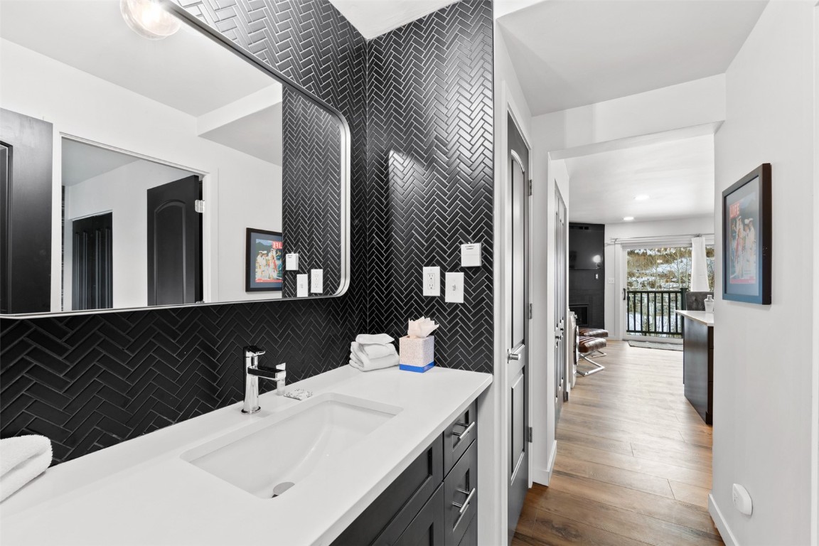 330 E La Bonte STREET 10