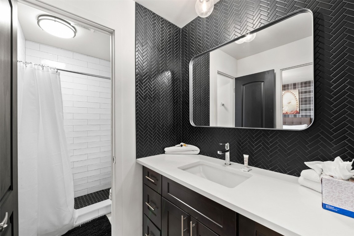 330 E La Bonte STREET 10