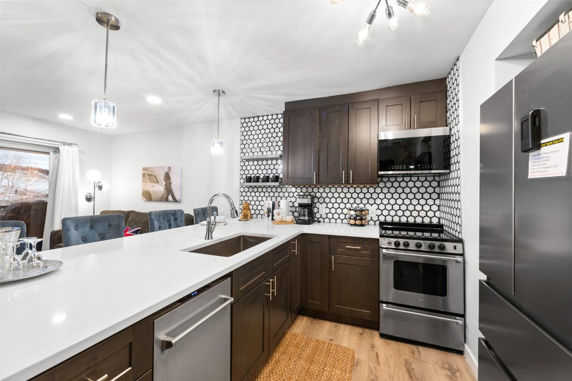 330 E La Bonte STREET 10