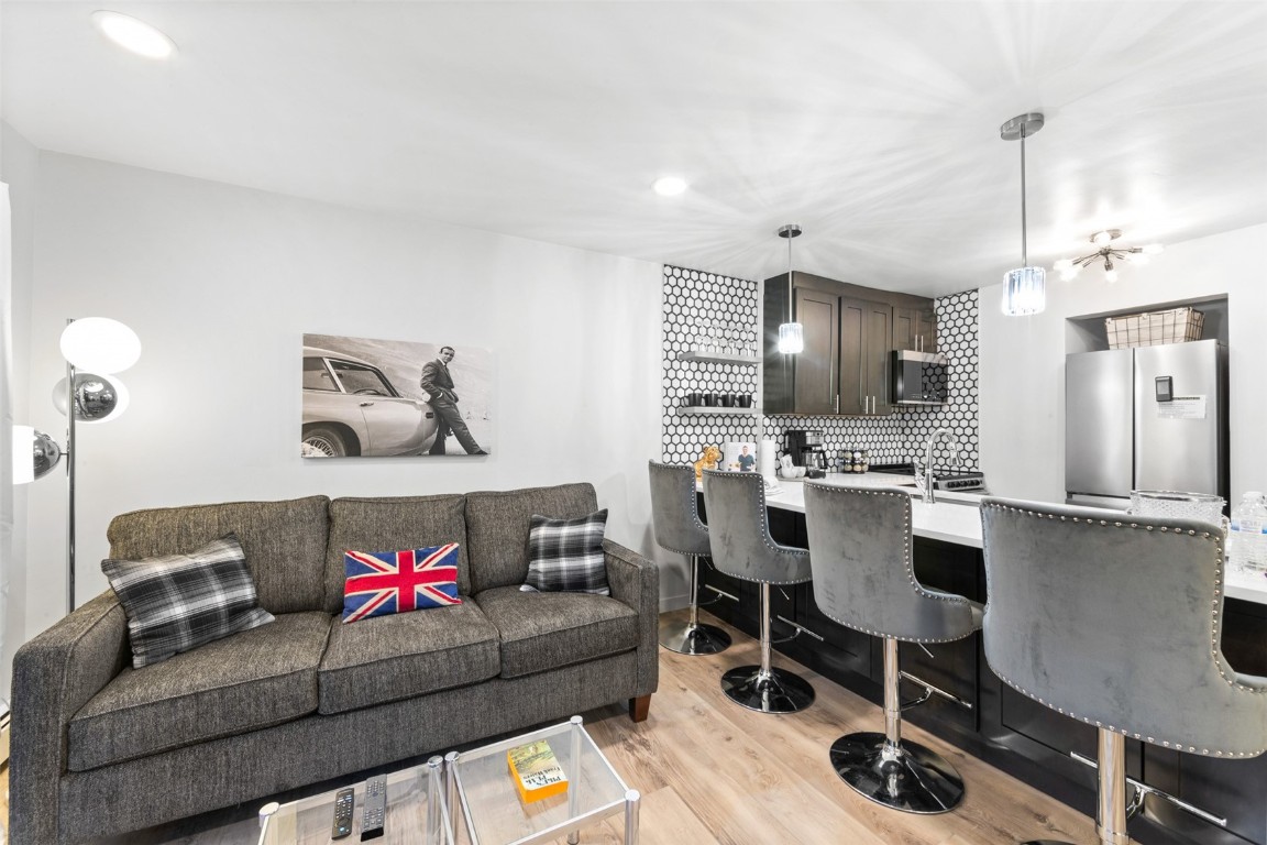 330 E La Bonte STREET 10