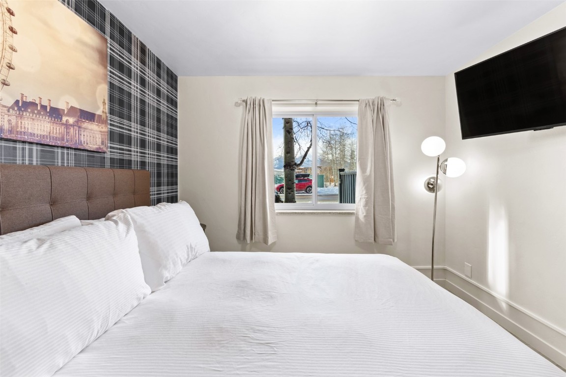 330 E La Bonte STREET 10