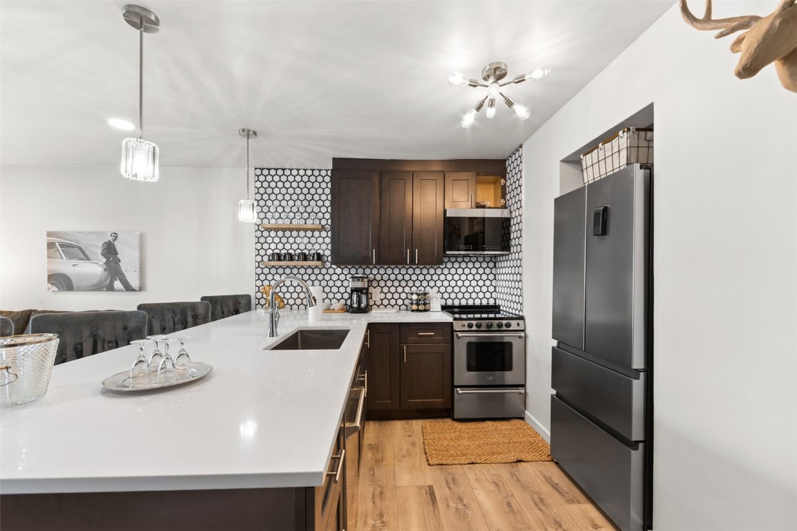 330 E La Bonte STREET 10