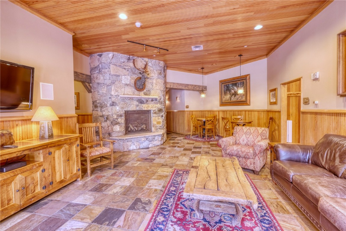 195 River Run ROAD 8013