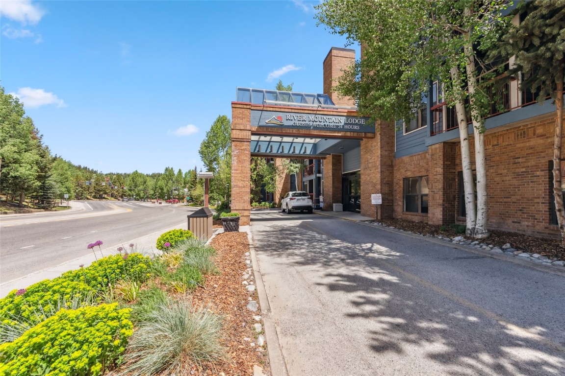 100 S Park AVENUE E202