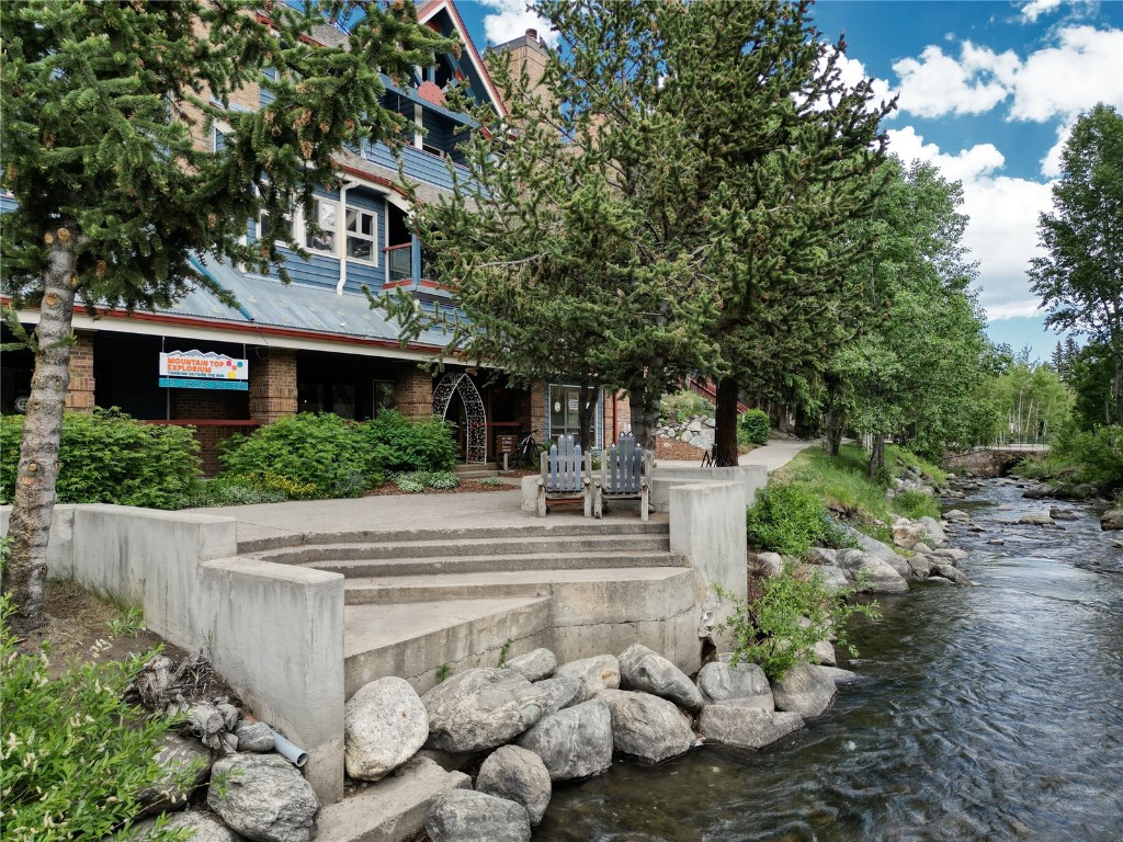 100 S Park AVENUE E202