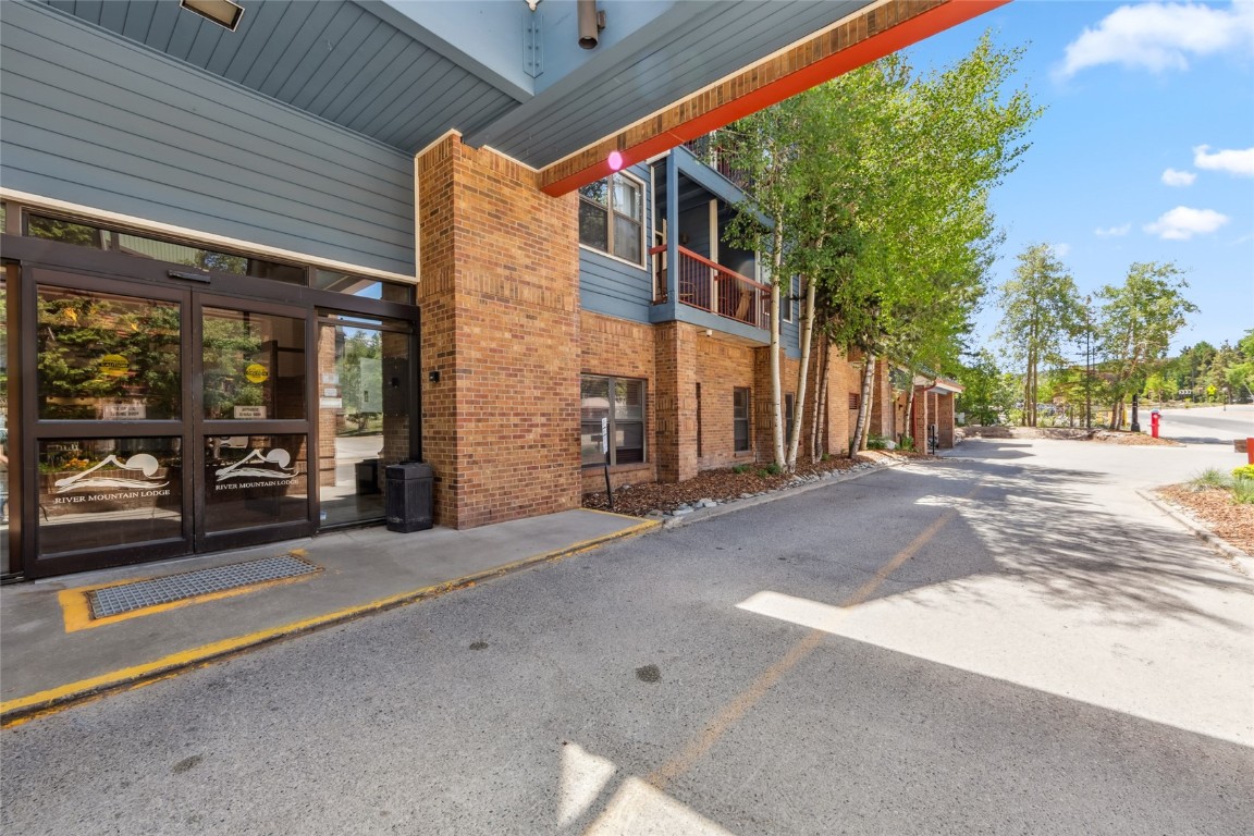 100 S Park AVENUE E202