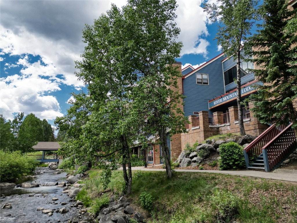 100 S Park AVENUE E202