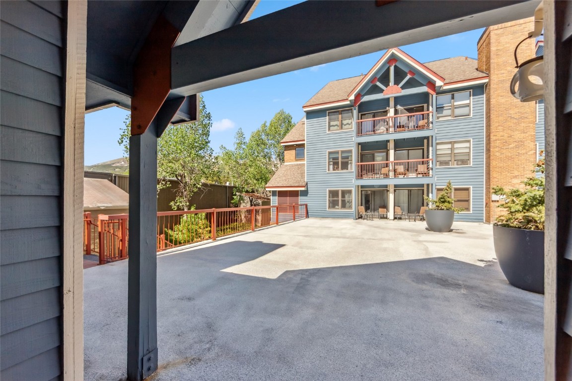 100 S Park AVENUE E202