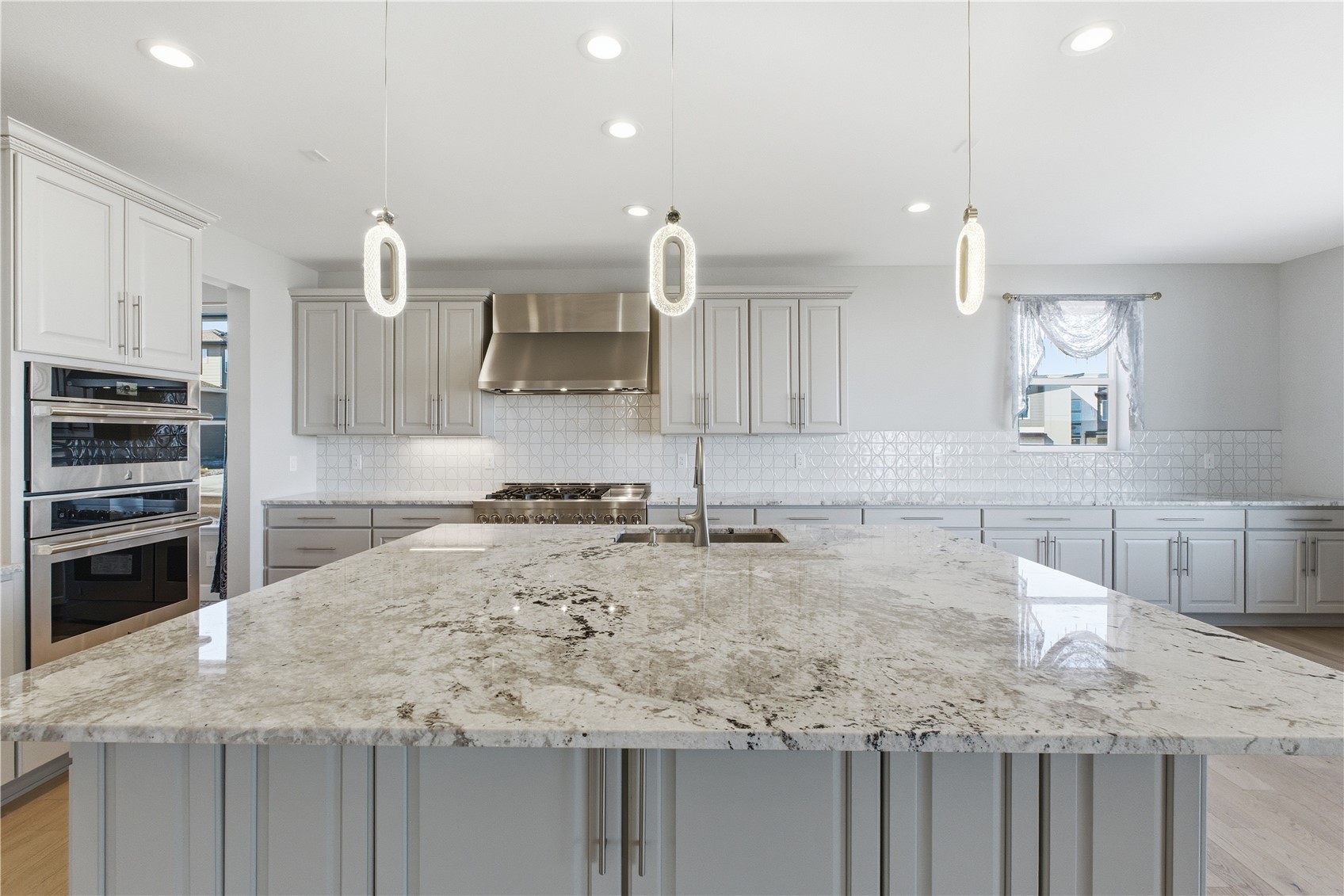 5910 Riesberg LANE