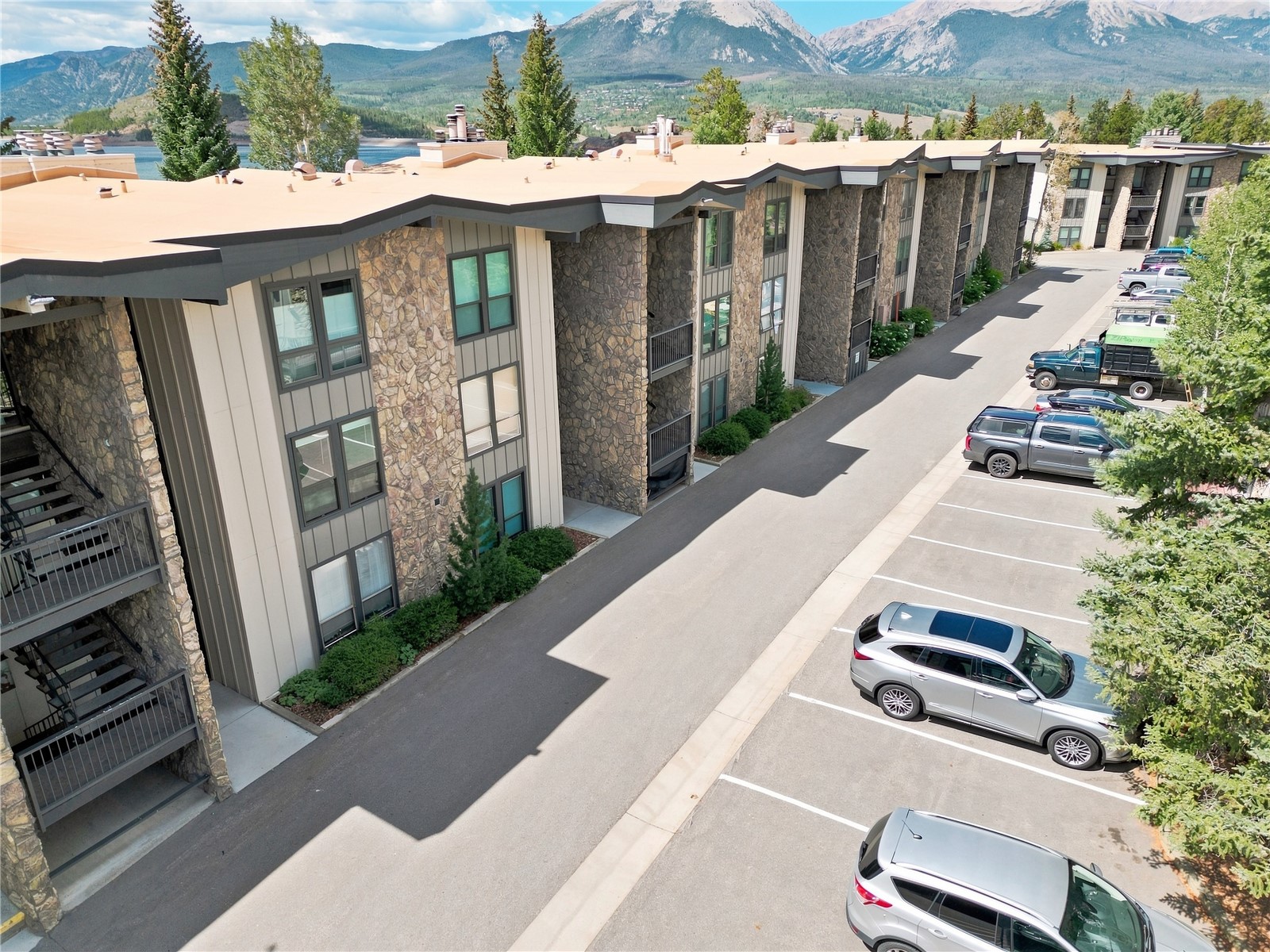 120 E La Bonte STREET 306