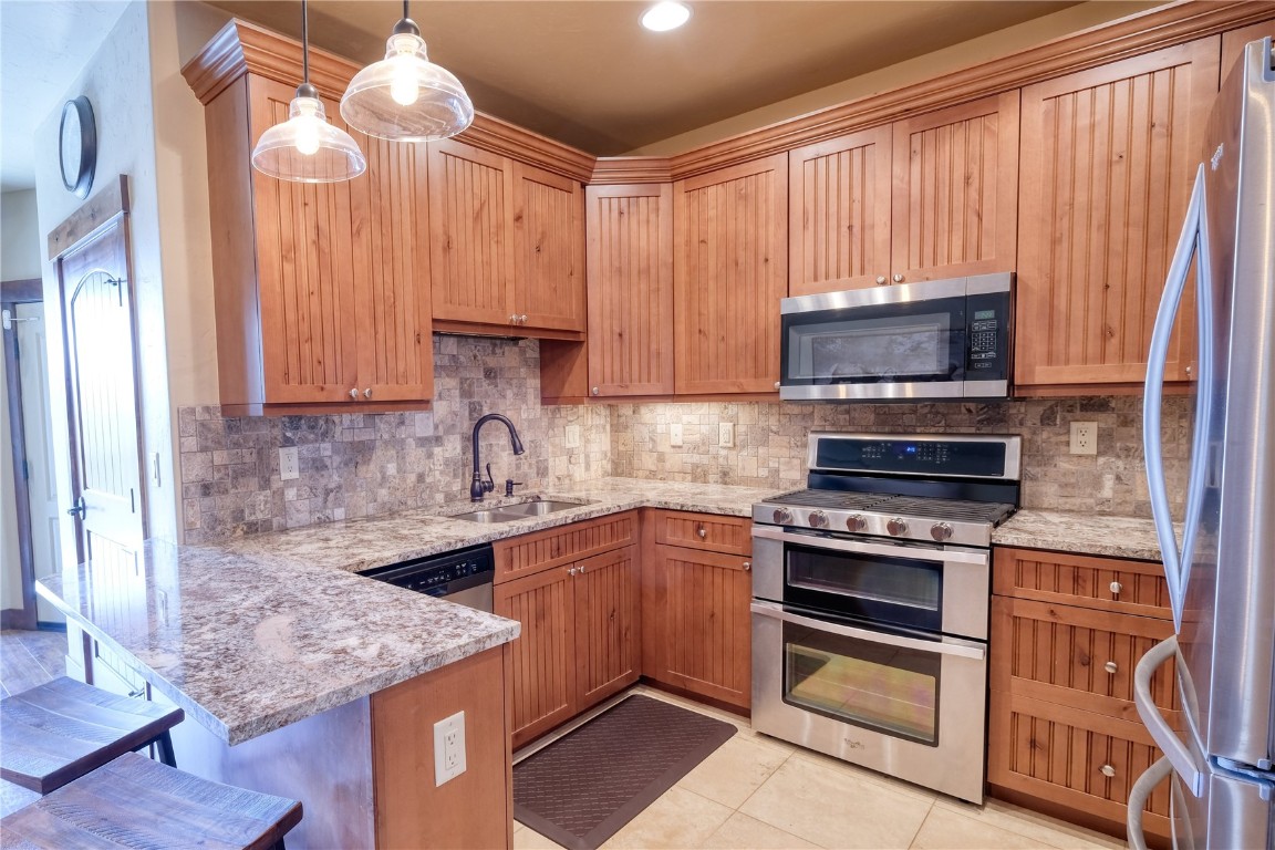 421 Rainbow DRIVE 12