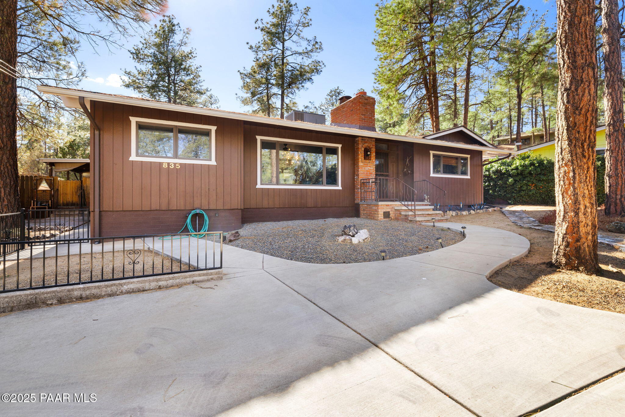 836 E Pine Knoll Drive