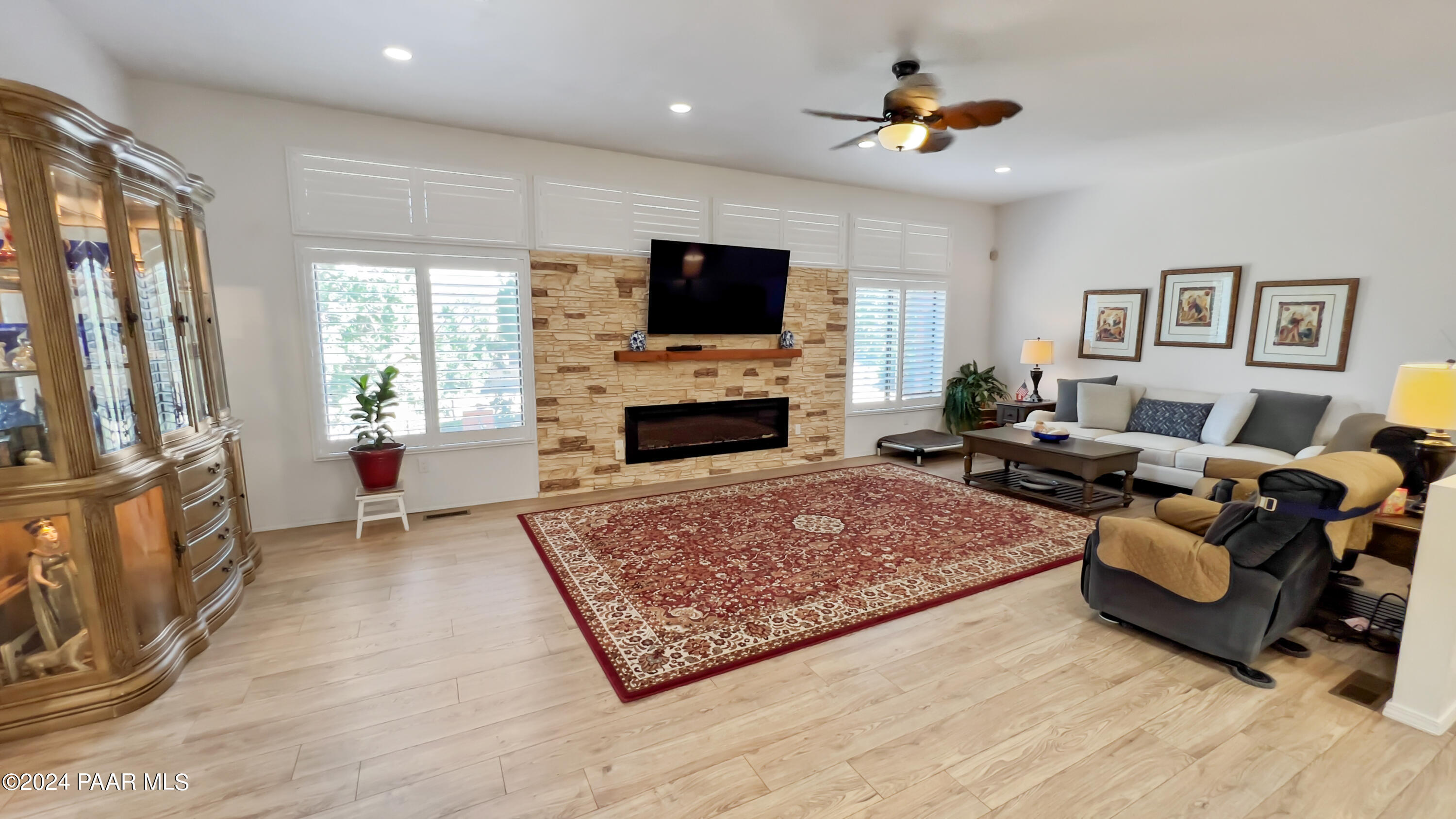 123 N Murphy Way