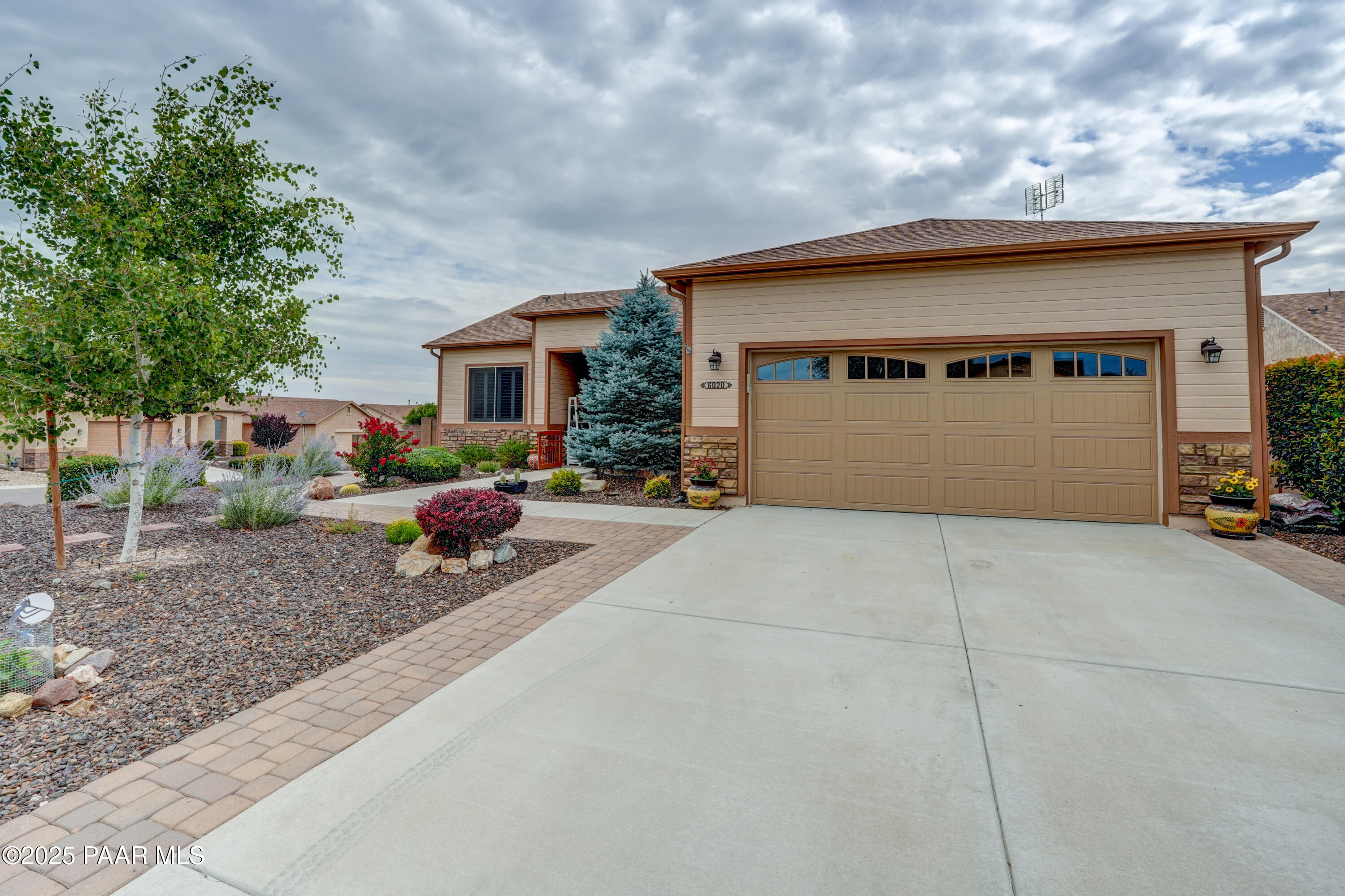6020 E Tanridge Drive