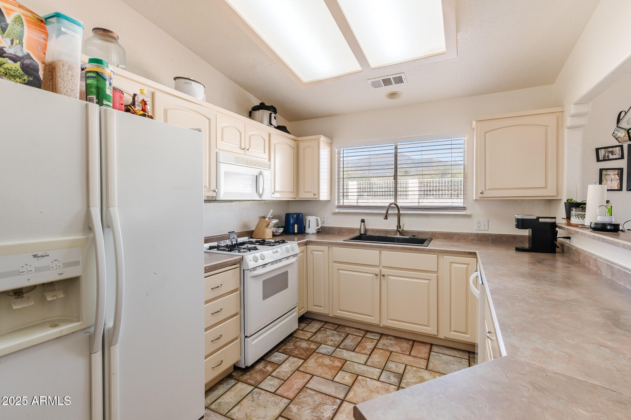 910 S TIGRES Trail