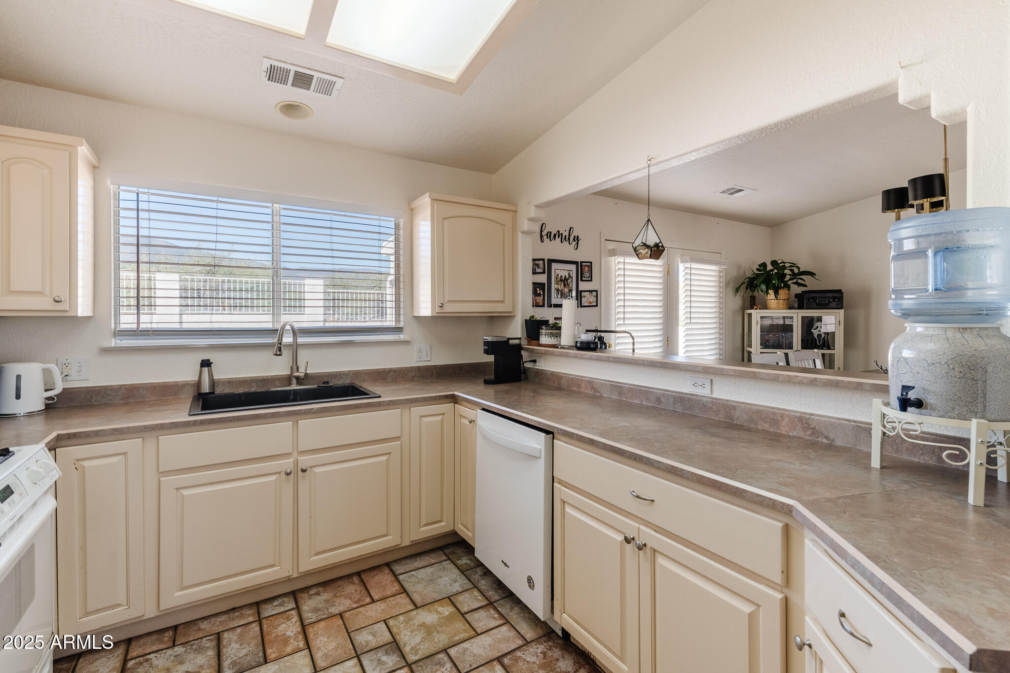 910 S TIGRES Trail