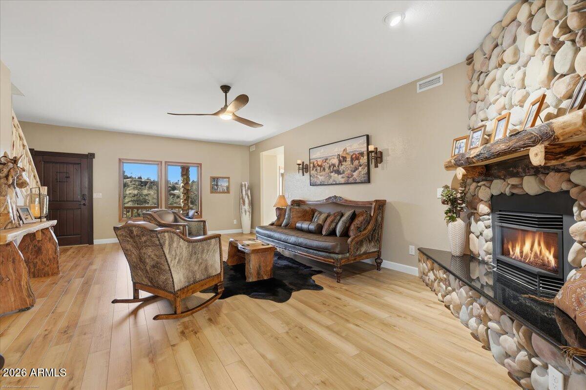 1560 Southpark Circle
