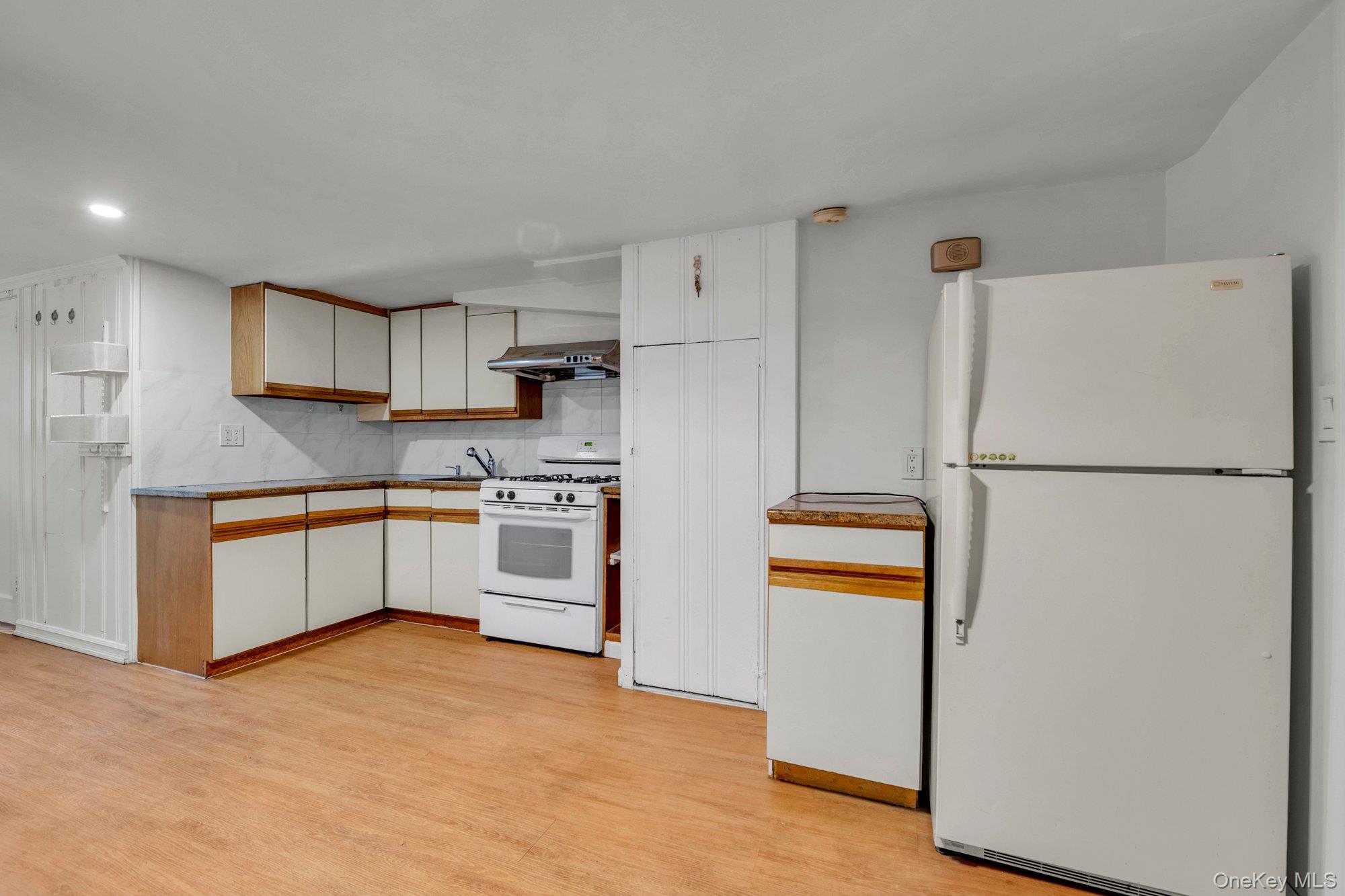 Flushing Attached Single Family House for Sale
