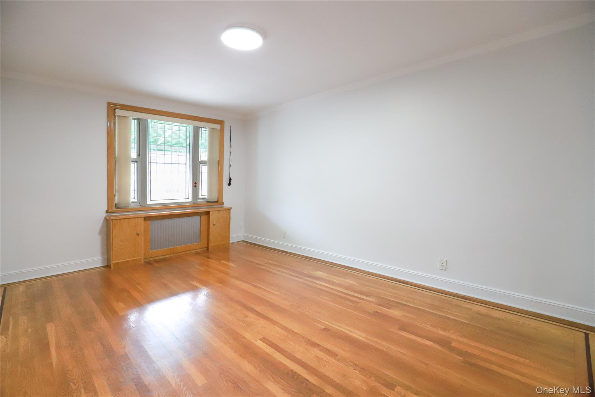 Flushing Attached Single Family House for Sale