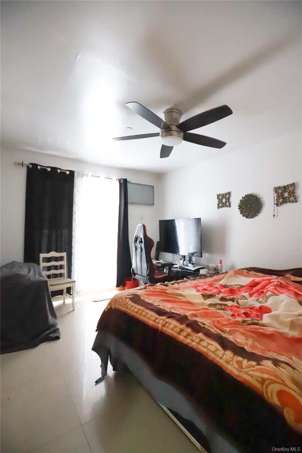 Corona Mixed Use Building for Sale