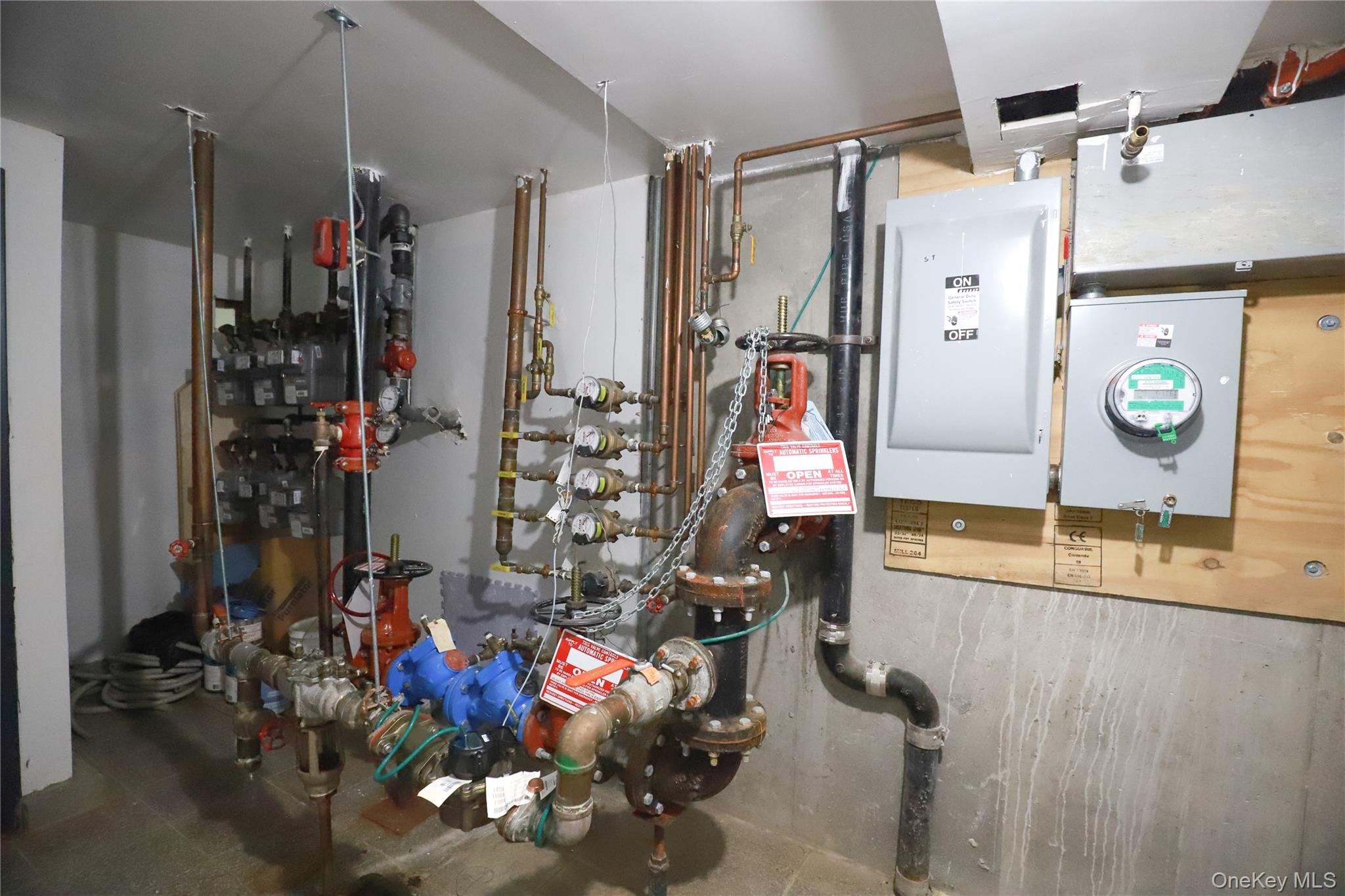 Corona Mixed Use Building for Sale